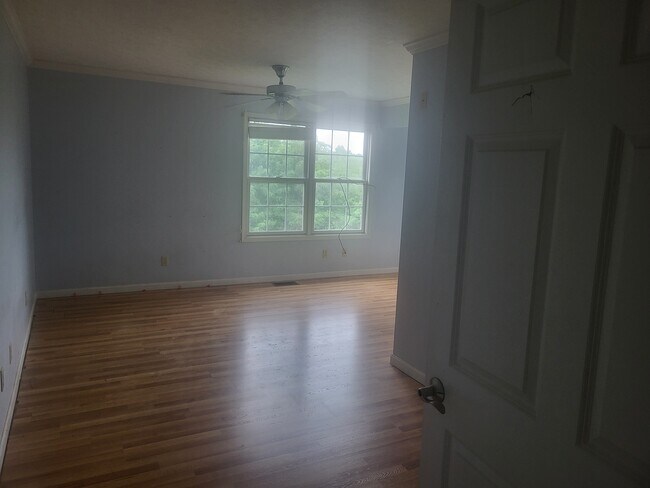 Foto del edificio - 8166 Dover Rd