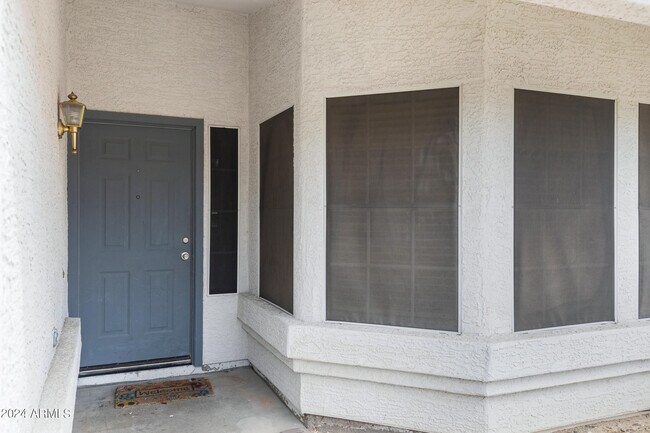 Building Photo - 1432 E Carson Rd