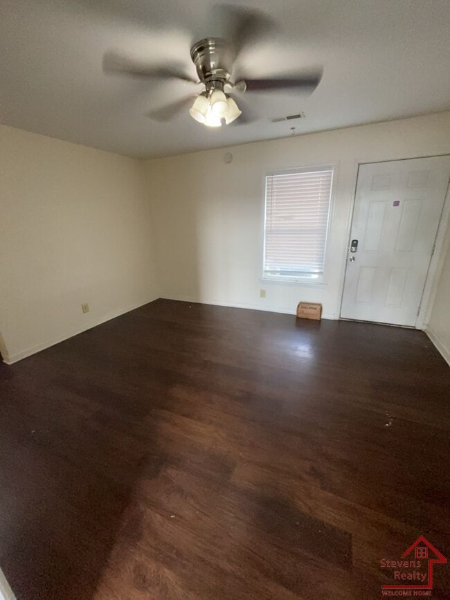 Building Photo - 500 Skyline Dr