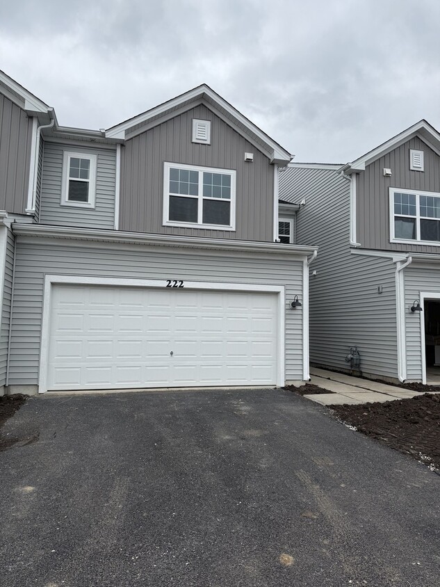 Primary Photo - 222 Kingsport Dr