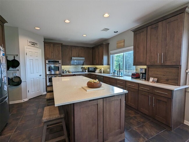 Building Photo - 10000 Planters Woods Dr