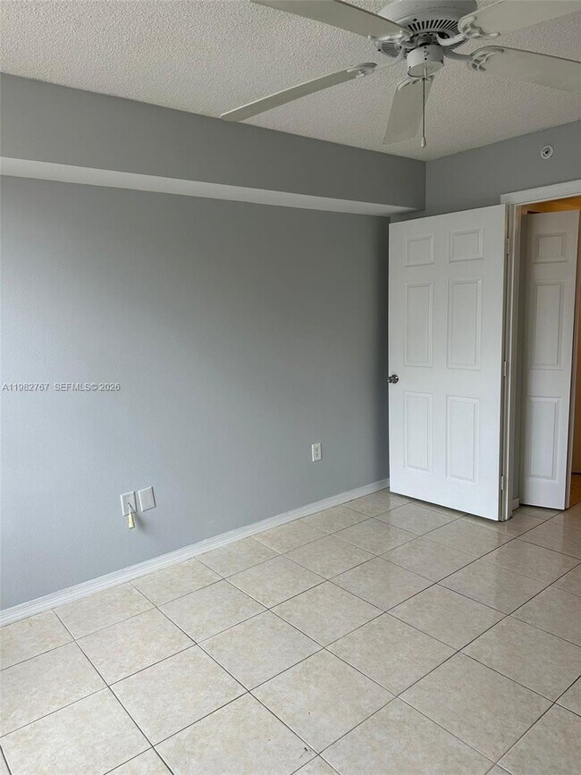 Foto del edificio - 655 SW 111th Way