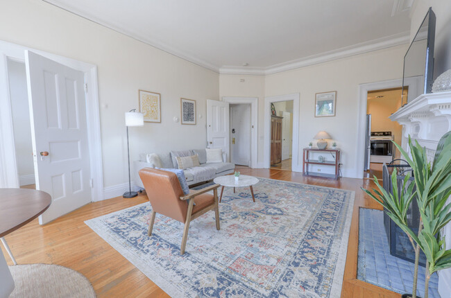 Building Photo - 464 Beacon St