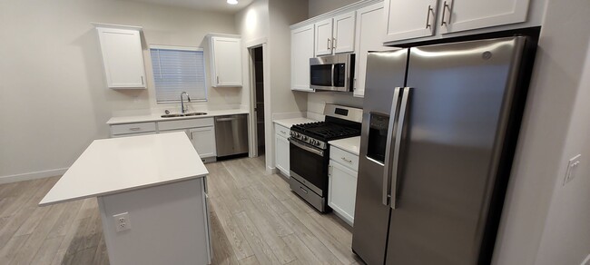 Building Photo - GET $500 OFF THE FIRST MONTHS RENT!!!!
