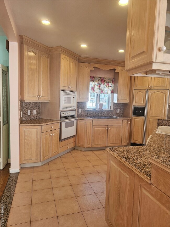 Building Photo - 14 Alameda St