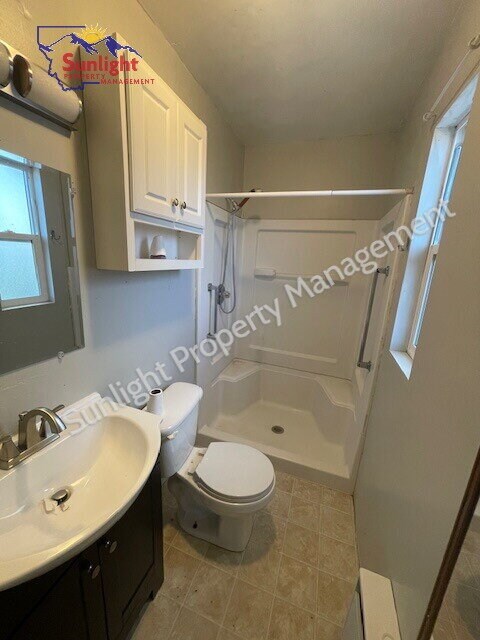 Foto del edificio - Spacious 4-Bed, 2-Bath Home for Rent in Joliet