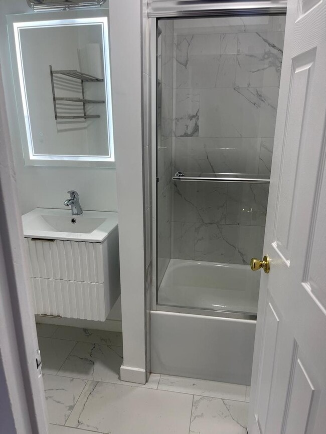 Foto del edificio - 6161 N Hoyne Ave