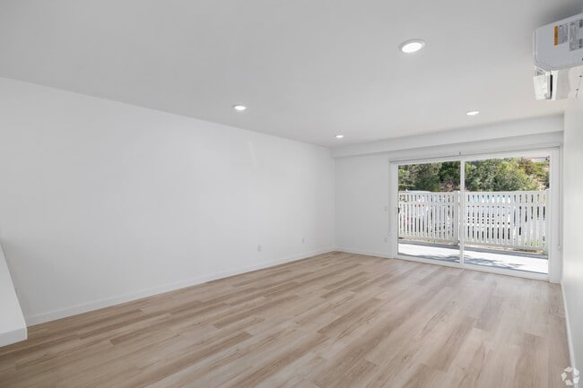 Building Photo - Modernaire Apartments
