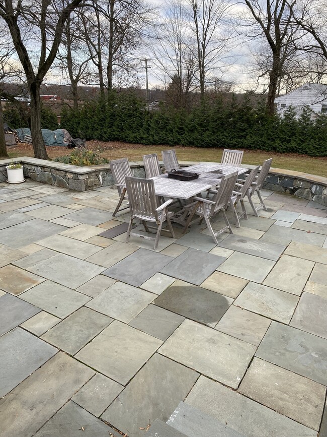 Foto del edificio - 5 Meadow Wood Rd