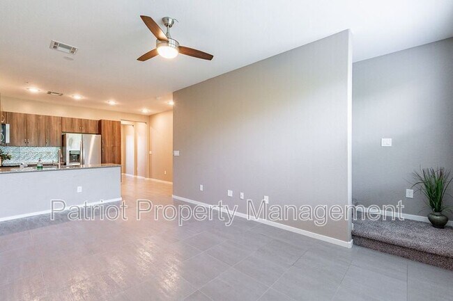 Foto del edificio - 2334 E Huntington Dr