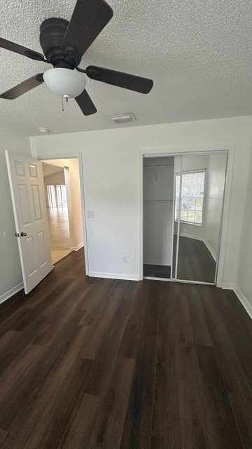 Foto del edificio - 5721 Rywood Dr