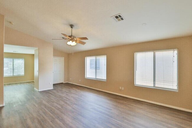 Foto del edificio - 14919 N 149th Dr