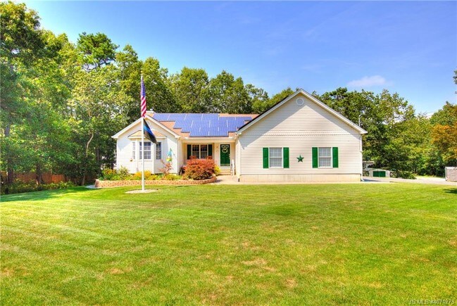Building Photo - 9 Maplewood Dr