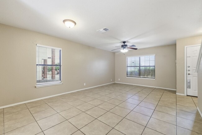 Building Photo - Freshly Updated Home Near Medical Center in Gated Community