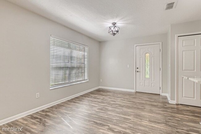 Building Photo - 3 br, 2 bath House - 2630 S Oak Avenue