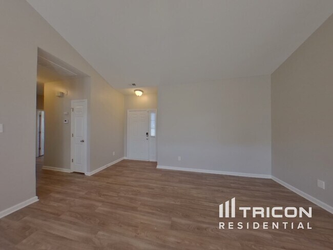 Building Photo - 3004 Dairy Farm Dr