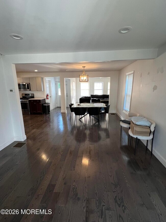 Foto del edificio - 8 Ridge Rd