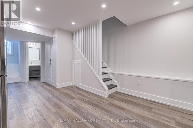 Building Photo - 924 Broadview Ave