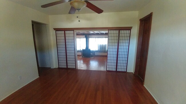 Dining room - 1946 Lincoln St