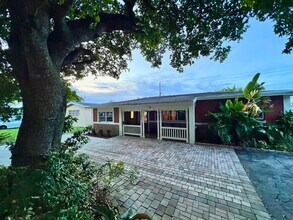 Building Photo - 7825 Miramar Pkwy
