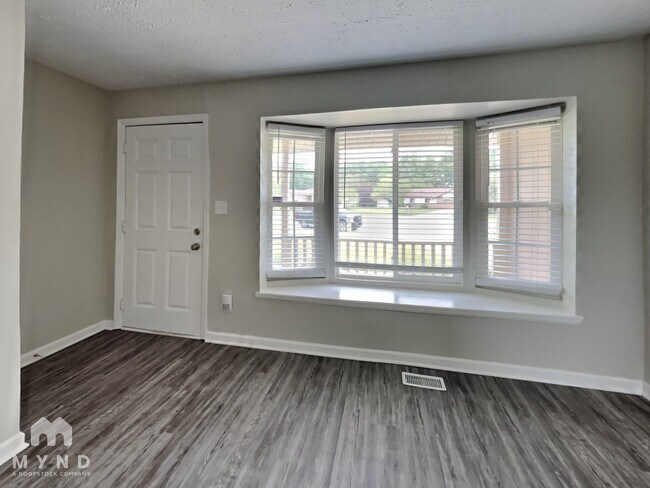 Foto del edificio - 8212 Autumn Mill Ln