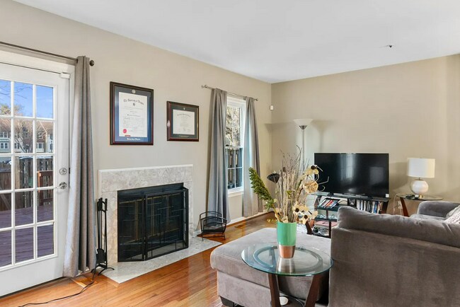 Foto del edificio - 804 Pleasant Hill Ln