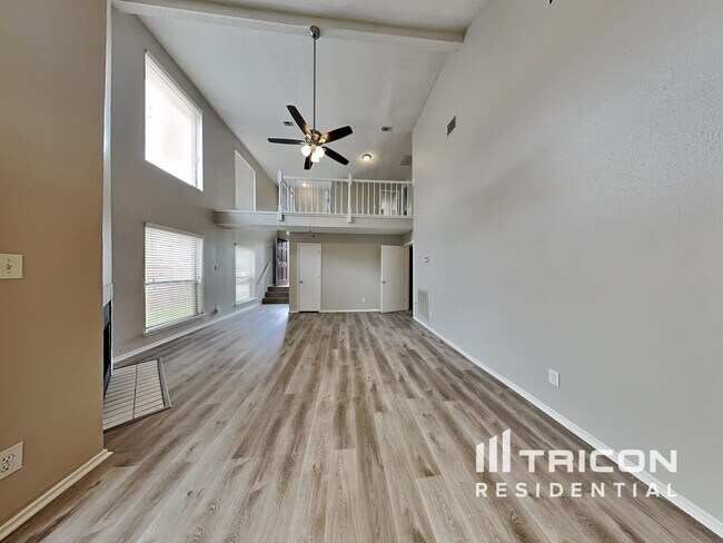 Building Photo - 712 Meadowcreek Ct