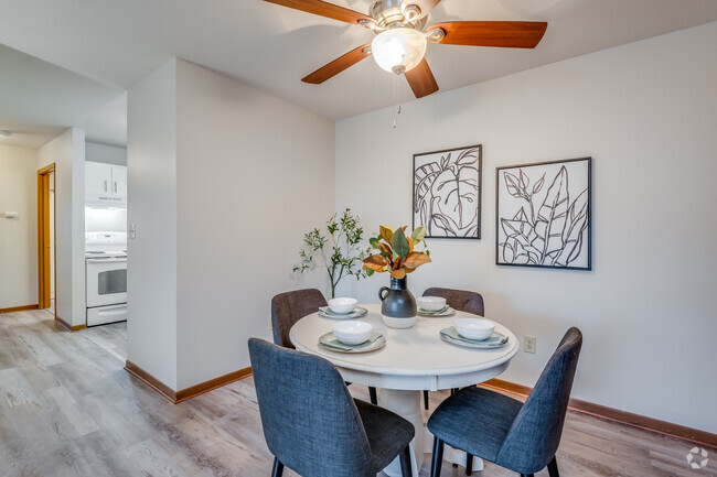 Dining Area - Harbor Ridge Apartments