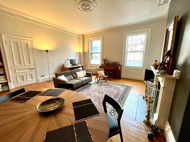Building Photo - 133 Marlborough St