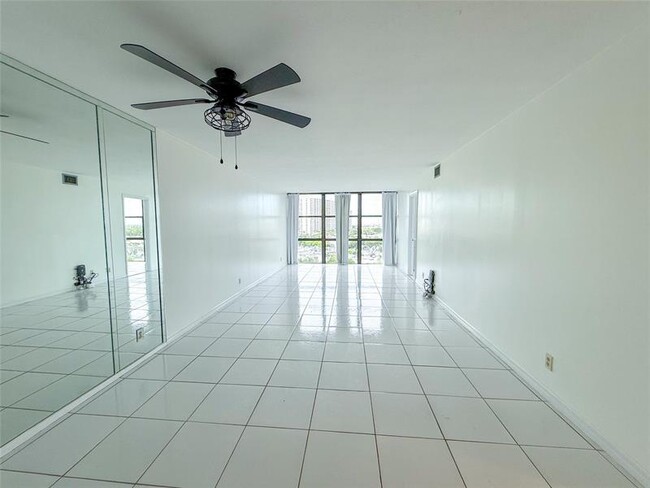 Foto del edificio - 800 Parkview Dr