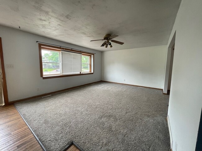 Building Photo - 77 Barrow Dr