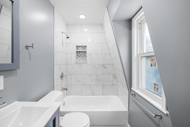 Foto del edificio - 376 Forrest St