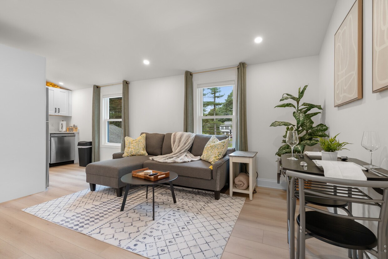 Foto principal - 361 W Pleasant St