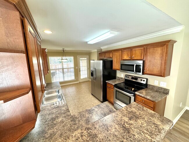 Kitchen - 2040 Willow Glenn Dr