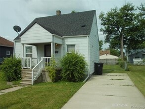 Building Photo - 25627 Paige St