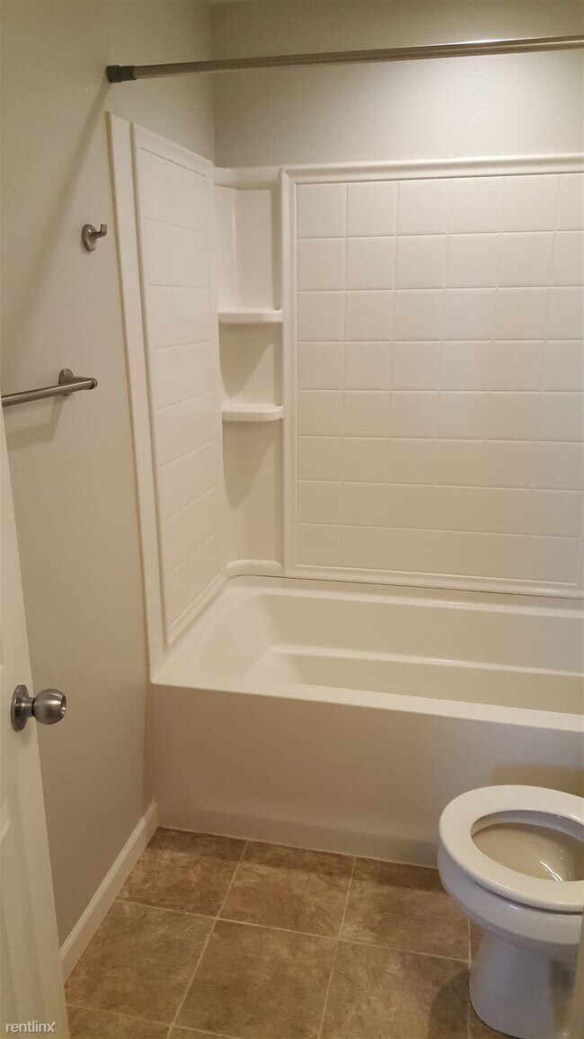Building Photo - 2 br, 1 bath Duplex - 414 N 22nd St Lower ...