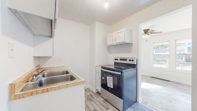 Foto del edificio - HOUSE FOR RENT