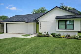 Building Photo - 1917 Barger St