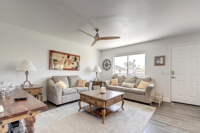 Foto del edificio - 1241 N 84th Pl