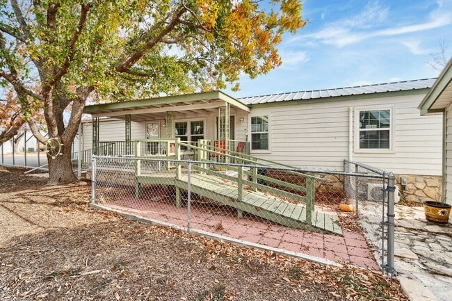 Building Photo - New rental now available in Del Grande!!