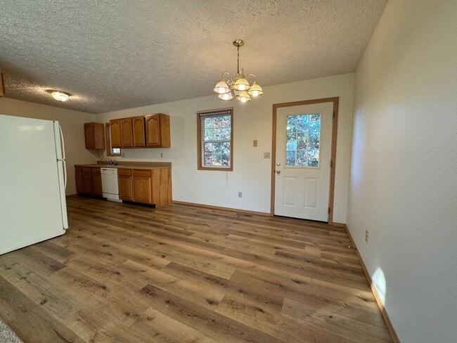 Building Photo - Charming 3-Bed, 2-Bath Home Just Minutes from Fort Leonard Wood!