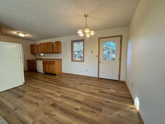 Foto del edificio - Charming 3-Bed, 2-Bath Home Just Minutes from Fort Leonard Wood!