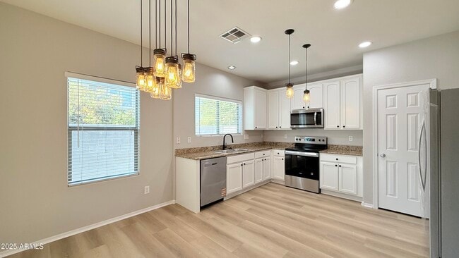 Building Photo - 1184 E Boston St