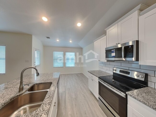 Building Photo - 2708 Iberia Ct