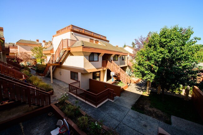 Building Photo - 4151 El Camino Way APT B, Palo Alto, CA 94306