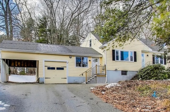 Building Photo - 215 Blue Hill Dr