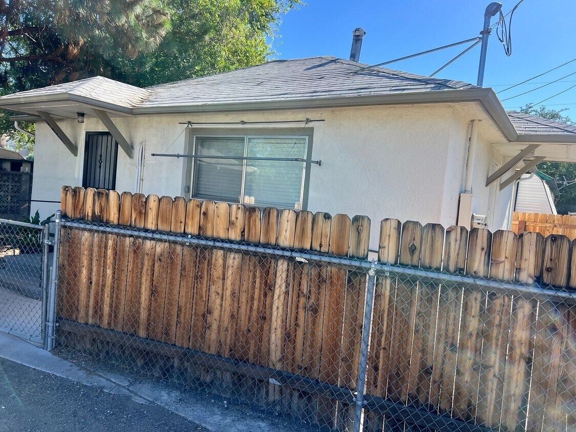 Foto principal - 1-Bedroom, 1-Bath Home – Fully Fenced with...