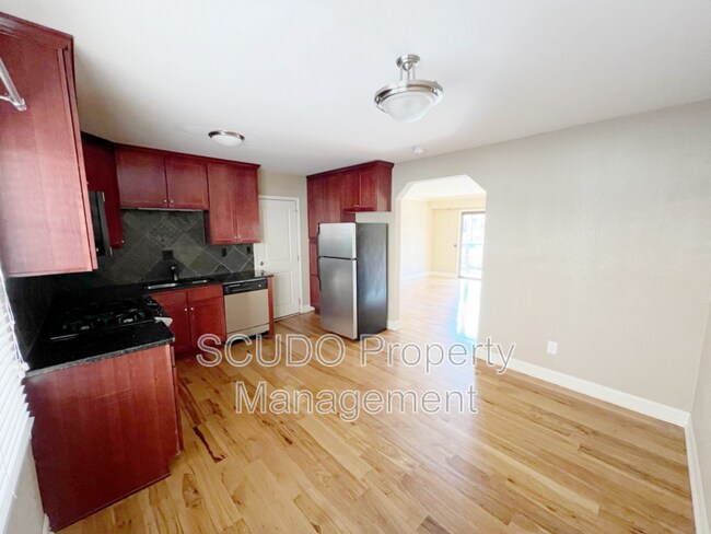Foto del edificio - 1104 W 46th St