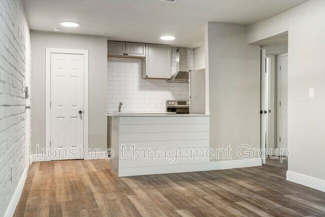 Building Photo - 2618 E 8th St