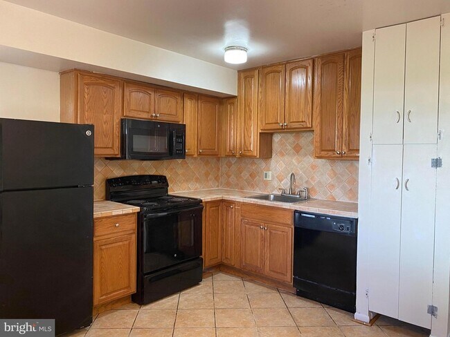 Building Photo - 12909 Chathlake Ln
